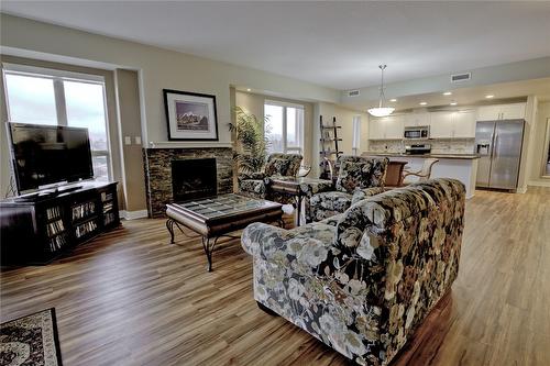 502-1160 Bernard Avenue, Kelowna, BC - Indoor Photo Showing Living Room With Fireplace