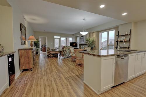 502-1160 Bernard Avenue, Kelowna, BC - Indoor Photo Showing Kitchen With Upgraded Kitchen