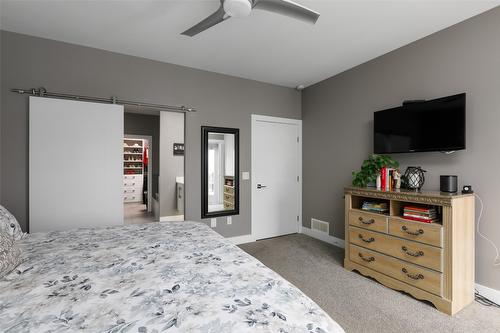 456 Cavell Place, Kelowna, BC - Indoor Photo Showing Bedroom