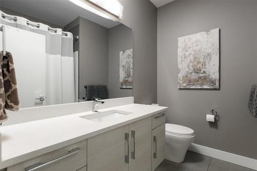 456 Cavell Place, Kelowna, BC - Indoor Photo Showing Bathroom