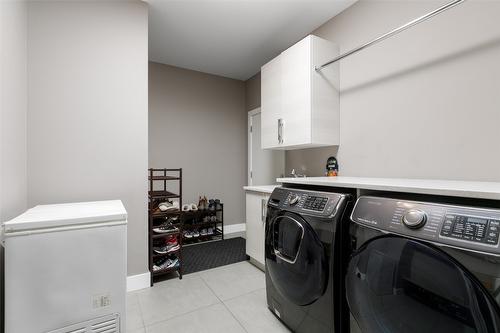 456 Cavell Place, Kelowna, BC - Indoor Photo Showing Laundry Room