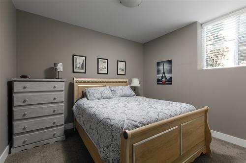 456 Cavell Place, Kelowna, BC - Indoor Photo Showing Bedroom