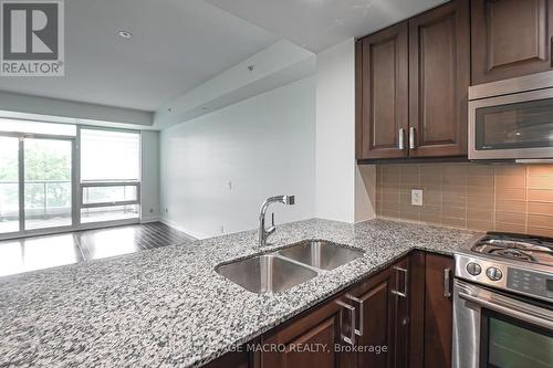 503 - 11 Bronte Road, Oakville, ON - Indoor Photo Showing Kitchen With Double Sink With Upgraded Kitchen