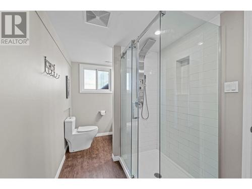 1880 Springhill Drive, Kamloops, BC - Indoor Photo Showing Bathroom