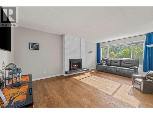 1880 Springhill Drive, Kamloops, BC - Indoor Photo Showing Living Room With Fireplace