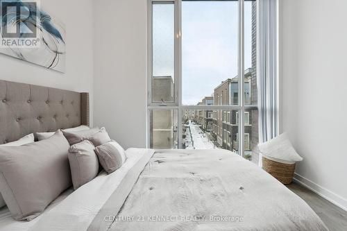 222 - 60 Honeycrisp Crescent, Vaughan, ON - Indoor Photo Showing Bedroom