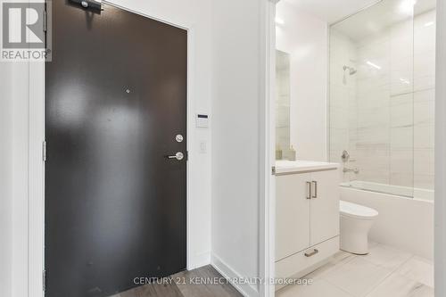 222 - 60 Honeycrisp Crescent, Vaughan, ON - Indoor Photo Showing Bathroom