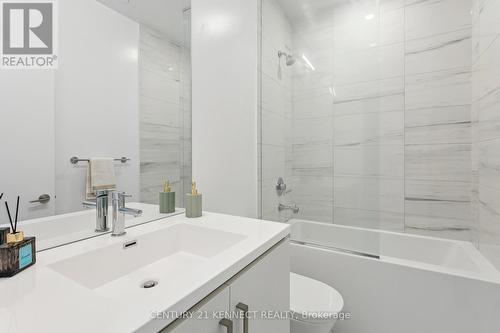 222 - 60 Honeycrisp Crescent, Vaughan, ON - Indoor Photo Showing Bathroom