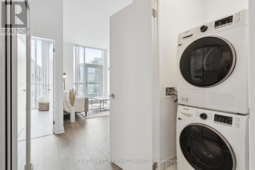 222 - 60 Honeycrisp Crescent, Vaughan, ON - Indoor Photo Showing Laundry Room