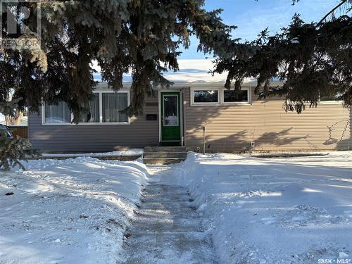 2333 Clarence Avenue S, Saskatoon, SK - Outdoor