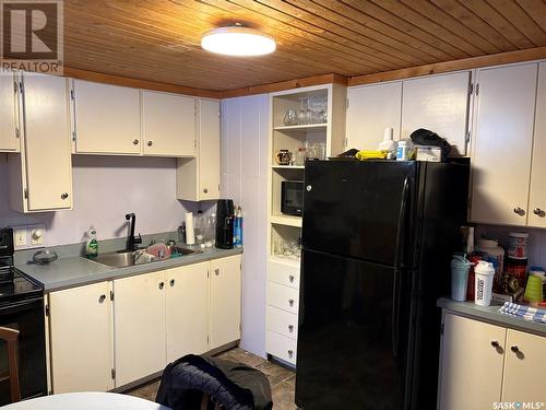 2333 Clarence Avenue S, Saskatoon, SK - Indoor Photo Showing Kitchen With Double Sink