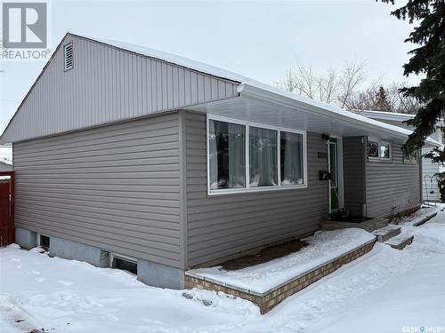 2333 Clarence Avenue S, Saskatoon, SK - Outdoor