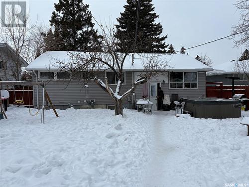 2333 Clarence Avenue S, Saskatoon, SK - Outdoor