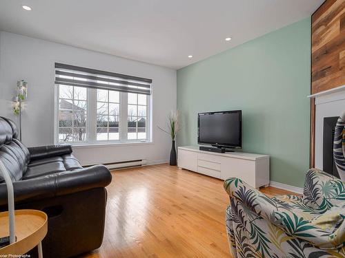 Living room - 486 Rue De L'Île-De-Mai, Terrebonne (Lachenaie), QC - Indoor Photo Showing Living Room