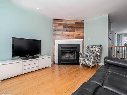 Living room - 486 Rue De L'Île-De-Mai, Terrebonne (Lachenaie), QC - Indoor Photo Showing Living Room With Fireplace