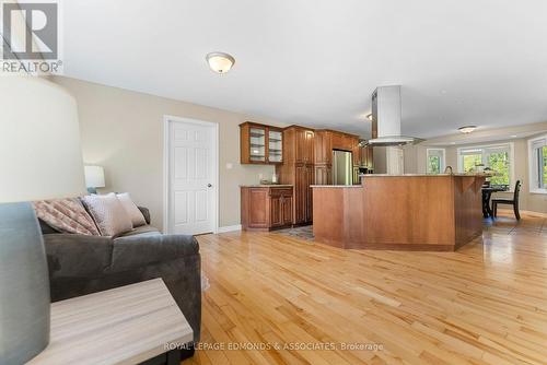 40 Blue Danube Way, Laurentian Valley, ON - Indoor Photo Showing Living Room