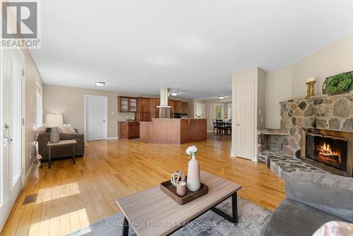 40 Blue Danube Way, Laurentian Valley, ON - Indoor Photo Showing Living Room With Fireplace