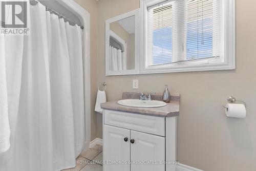 40 Blue Danube Way, Laurentian Valley, ON - Indoor Photo Showing Bathroom