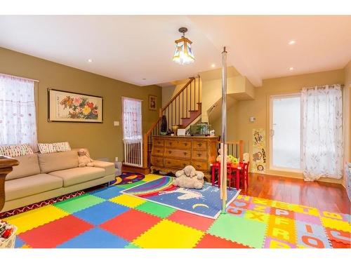 Living room - 26 Rue Goyette, Longueuil (Le Vieux-Longueuil), QC - Indoor Photo Showing Living Room