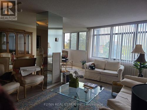 405 - 1201 Steeles Avenue W, Toronto, ON - Indoor Photo Showing Living Room