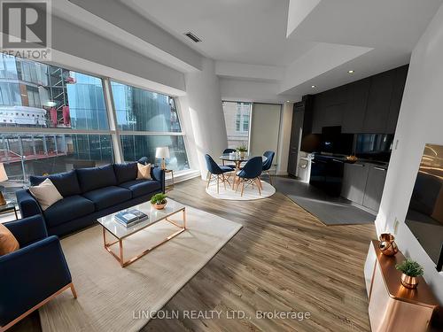 402 - 8 The Esplanade, Toronto, ON - Indoor Photo Showing Living Room