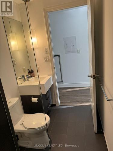 402 - 8 The Esplanade, Toronto, ON - Indoor Photo Showing Bathroom