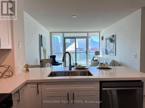 1811 - 51 Lower Simcoe Street, Toronto, ON - Indoor Photo Showing Kitchen