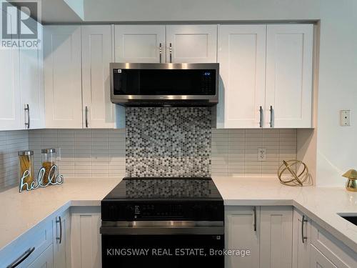 1811 - 51 Lower Simcoe Street, Toronto, ON - Indoor Photo Showing Kitchen