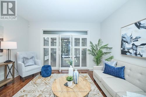 76 Aaron Trail, Welland (766 - Hwy 406/Welland), ON - Indoor Photo Showing Living Room