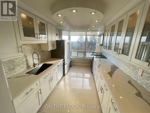 602 - 8501 Bayview Avenue, Richmond Hill, ON - Indoor Photo Showing Kitchen With Upgraded Kitchen