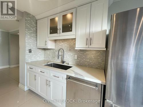 602 - 8501 Bayview Avenue, Richmond Hill, ON - Indoor Photo Showing Kitchen With Upgraded Kitchen