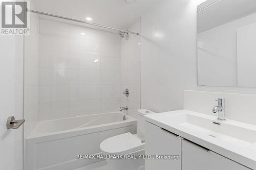 2411 - 230 Simcoe Street, Toronto, ON - Indoor Photo Showing Bathroom