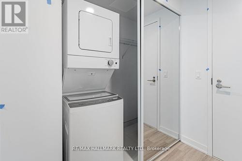 2411 - 230 Simcoe Street, Toronto, ON - Indoor Photo Showing Laundry Room