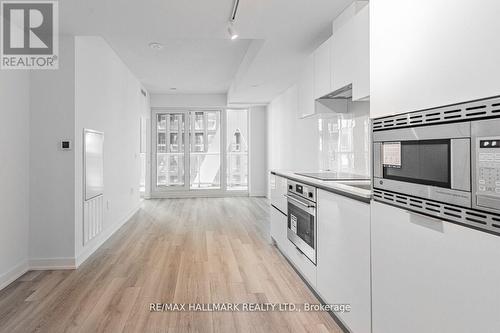 2411 - 230 Simcoe Street, Toronto, ON - Indoor Photo Showing Kitchen