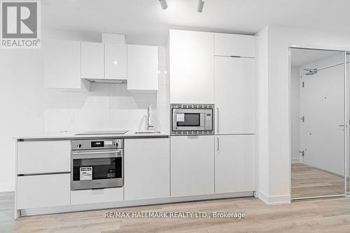 2411 - 230 Simcoe Street, Toronto, ON - Indoor Photo Showing Kitchen