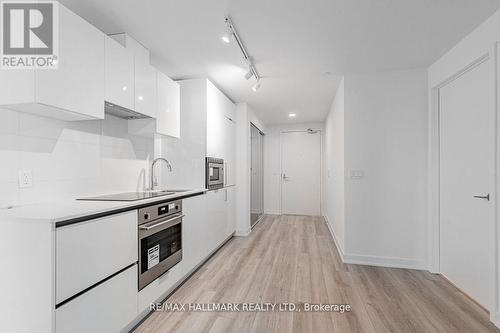 2411 - 230 Simcoe Street, Toronto, ON - Indoor Photo Showing Kitchen