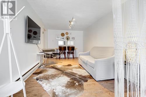 63 Fortieth Street, Toronto, ON - Indoor Photo Showing Living Room