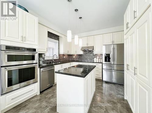 4 Vernosa Drive, Brampton, ON - Indoor Photo Showing Kitchen With Upgraded Kitchen