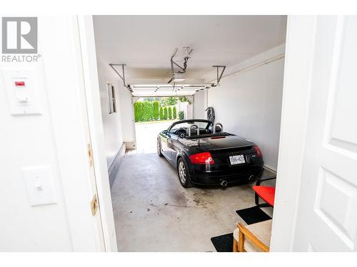 1201 Cameron Avenue Unit# 53, Kelowna, BC - Indoor Photo Showing Garage