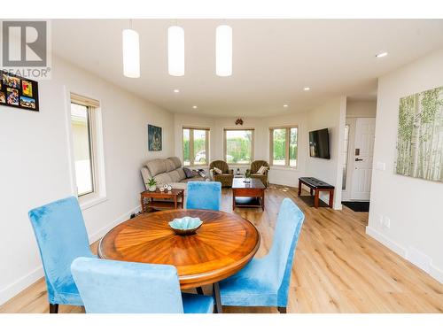 1201 Cameron Avenue Unit# 53, Kelowna, BC - Indoor Photo Showing Dining Room