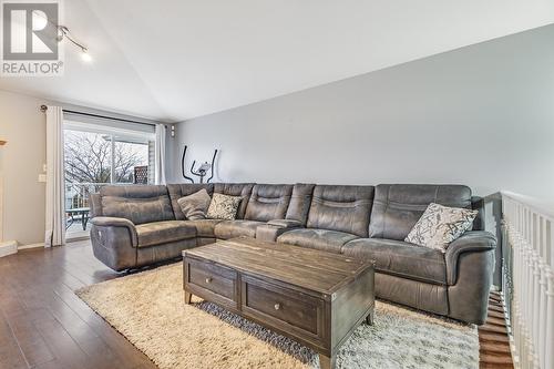 526 Clayton Crescent, Kelowna, BC - Indoor Photo Showing Living Room