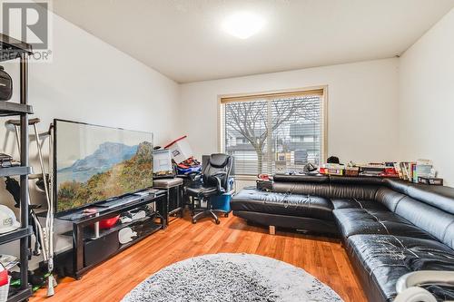 Suite Living Room - 526 Clayton Crescent, Kelowna, BC - Indoor Photo Showing Other Room