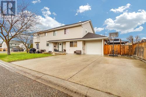 526 Clayton Crescent, Kelowna, BC - Outdoor With Facade