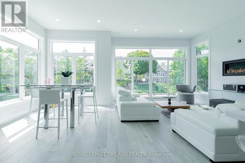 29 Sauble River Road, Lambton Shores (Grand Bend), ON - Indoor Photo Showing Living Room