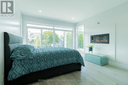 29 Sauble River Road, Lambton Shores (Grand Bend), ON - Indoor Photo Showing Bedroom