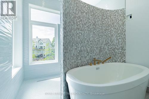 29 Sauble River Road, Lambton Shores (Grand Bend), ON - Indoor Photo Showing Bathroom