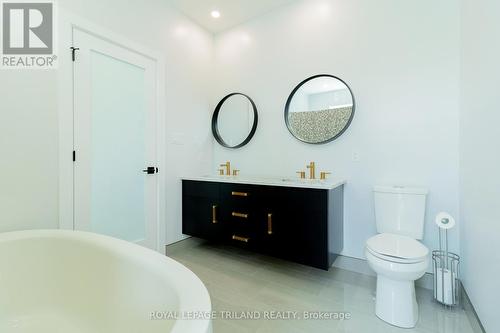 29 Sauble River Road, Lambton Shores (Grand Bend), ON - Indoor Photo Showing Bathroom