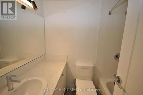 106C - 2041 Arrowsmith Drive, Ottawa, ON - Indoor Photo Showing Bathroom