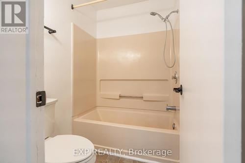 29 Bourne Street, Ottawa, ON - Indoor Photo Showing Bathroom