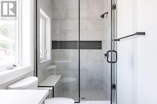 1 Stickles Street, Pelham (662 - Fonthill), ON - Indoor Photo Showing Bathroom